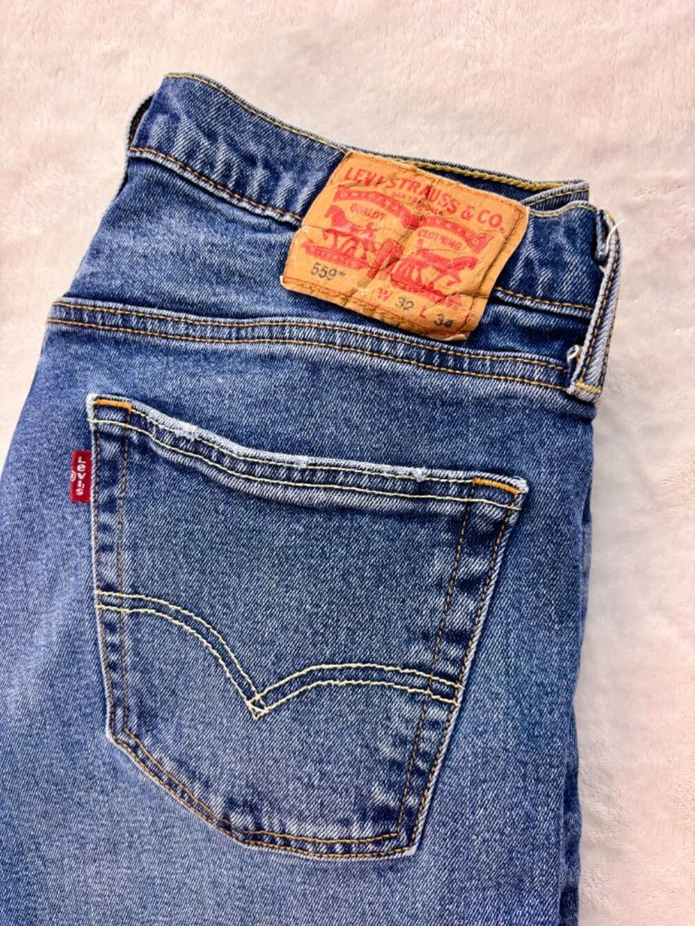 Levi's Men's Blue Jeans --- Straight Leg --- Size: 32 x 34 --- Great Condition!